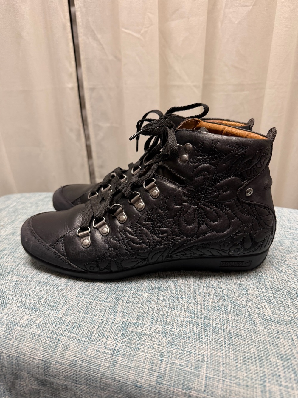 PIKOLINOS Black Leather High-Top Sneakers with Tan Collar